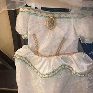 girls dress up Disney costumes